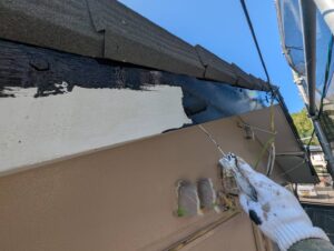 宗像市A様邸外壁塗装 破風板塗装 上塗り1回目