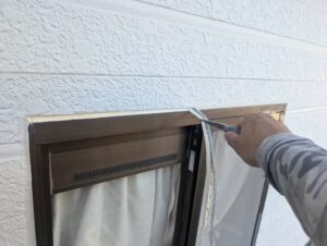 宗像市A様邸外壁塗装 コーキング(サッシ回り)既存撤去