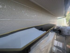 宗像市A様邸外壁塗装 小庇塗装 中塗り