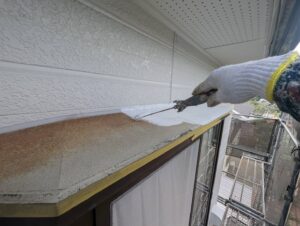 宗像市A様邸外壁塗装 小庇塗装 錆止め塗布