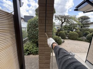 宗像市A様邸外壁塗装 コーキング(玄関)既存撤去