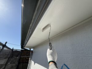 宗像市A様邸外壁塗装 軒天塗装 上塗り2回目