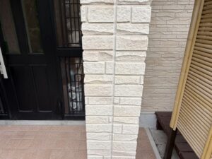 宗像市A様邸外壁塗装 コーキング(玄関)完了