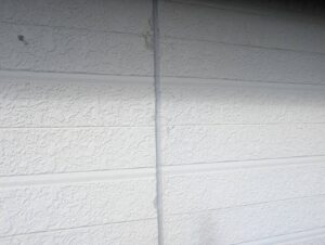 宗像市A様邸外壁塗装 コーキング(縦目地)完了