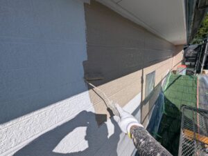 宗像市A様邸外壁塗装 外壁塗装② 中塗り