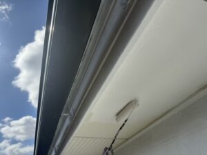 宗像市A様邸外壁塗装 軒天塗装 上塗り1回目